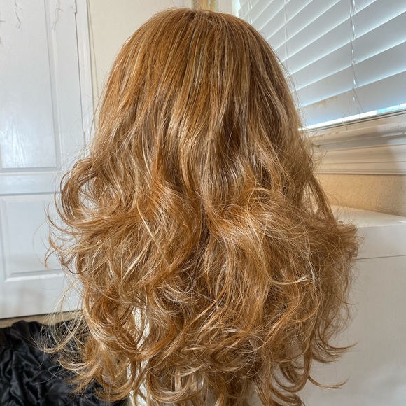 Used Lace Honey Blonde Wavy Wig - Picture 6 of 16